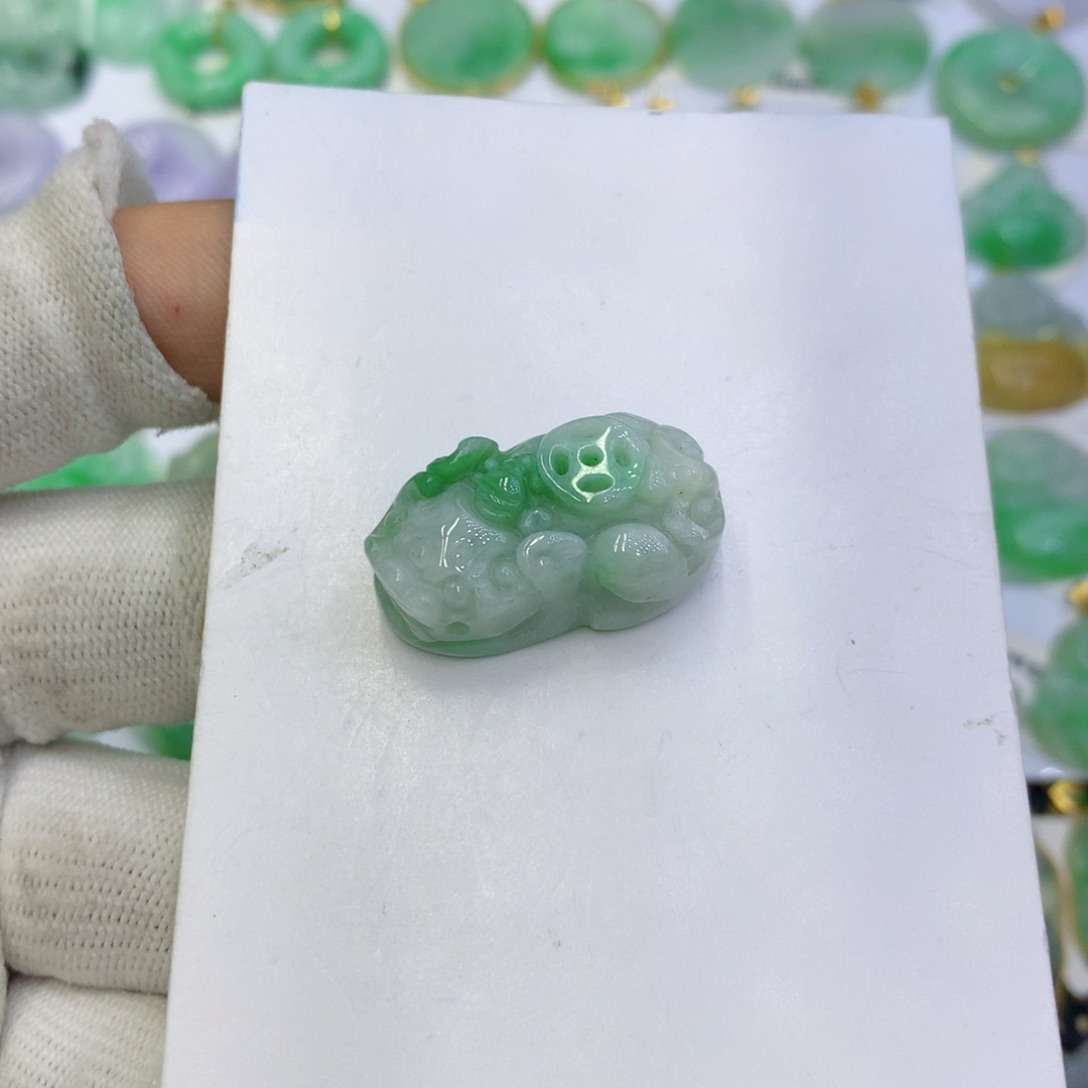 翡翠颈饰未镶嵌翡翠