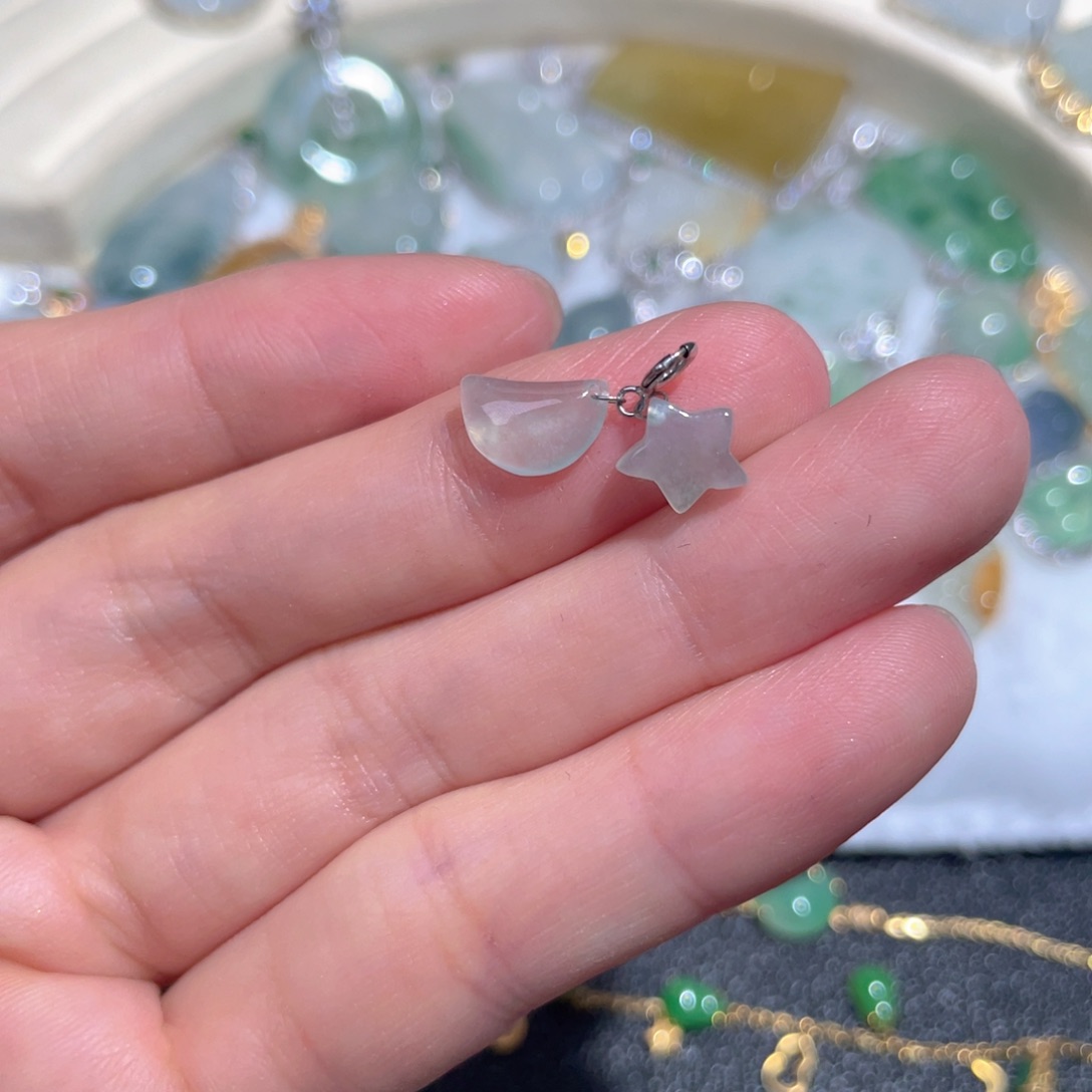 翡翠颈饰18K金镶嵌翡翠