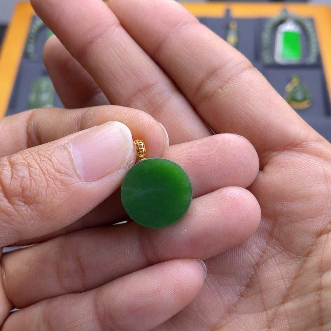 和田玉（碧玉）吊坠(不含链)18K金镶嵌鑫****具圆牌吊坠