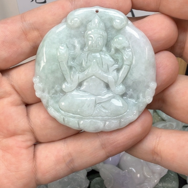 翡翠挂件未镶嵌翡翠