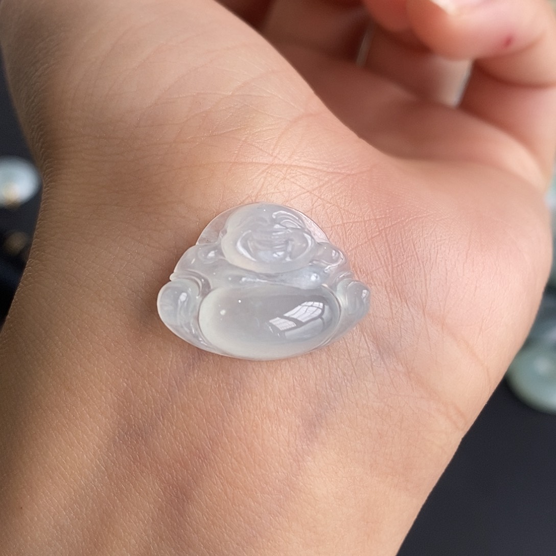 翡翠颈饰未镶嵌不***?翡翠首饰