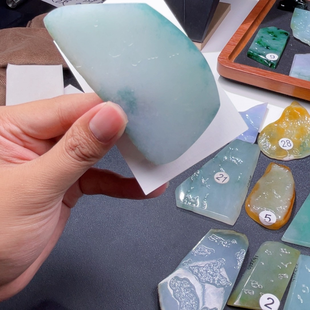 定制翡翠未镶嵌大牌料有开脸位置