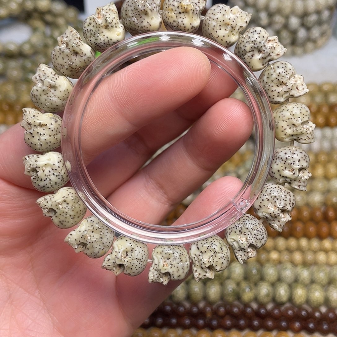 星月菩提吊坠13.5尺寸，骷髅头手串