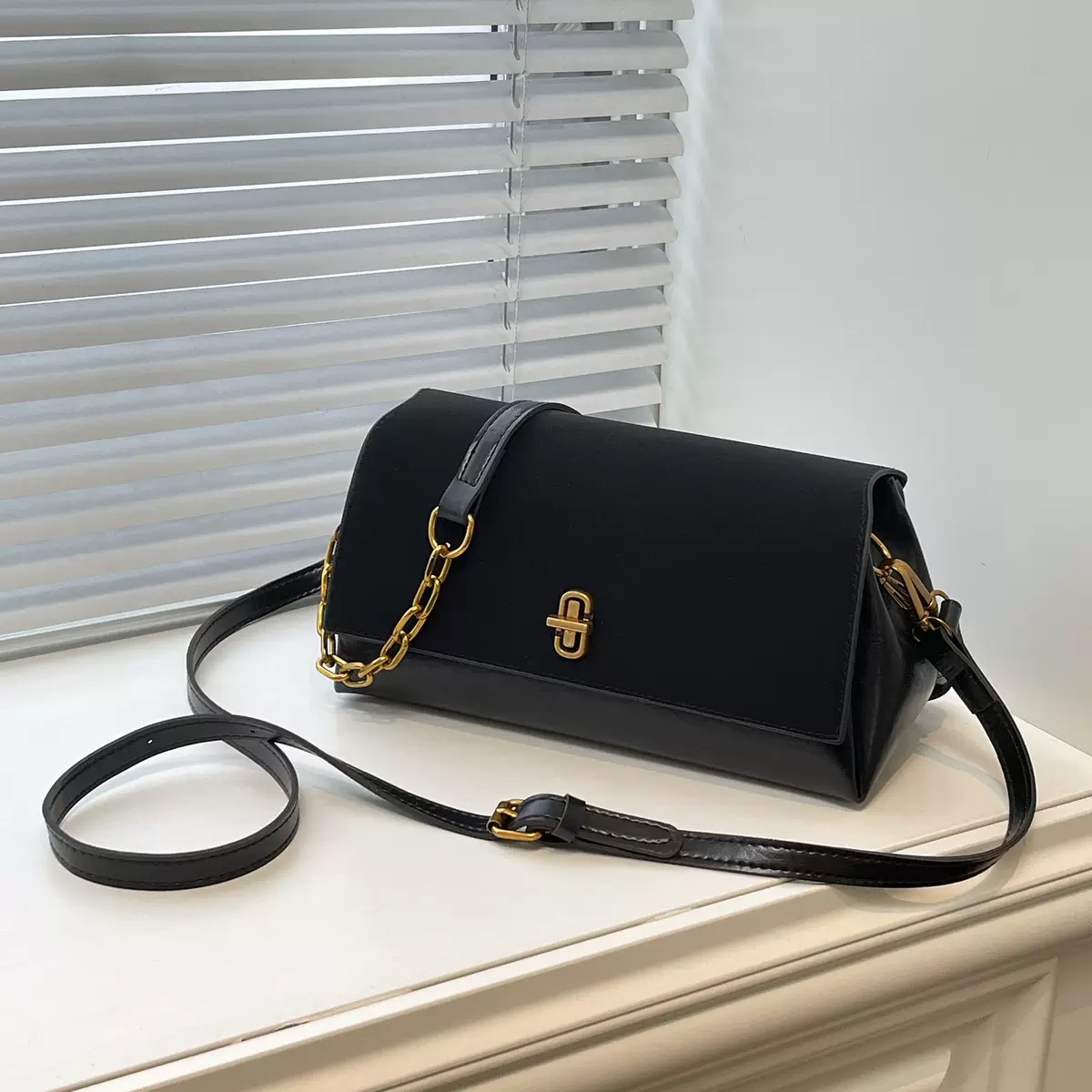 秋冬磨砂感斜跨手拎包