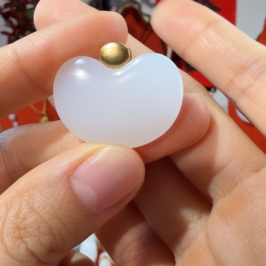 和田玉18K金镶嵌颈饰