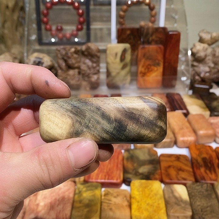 不***兔香榧木木质把玩件5888