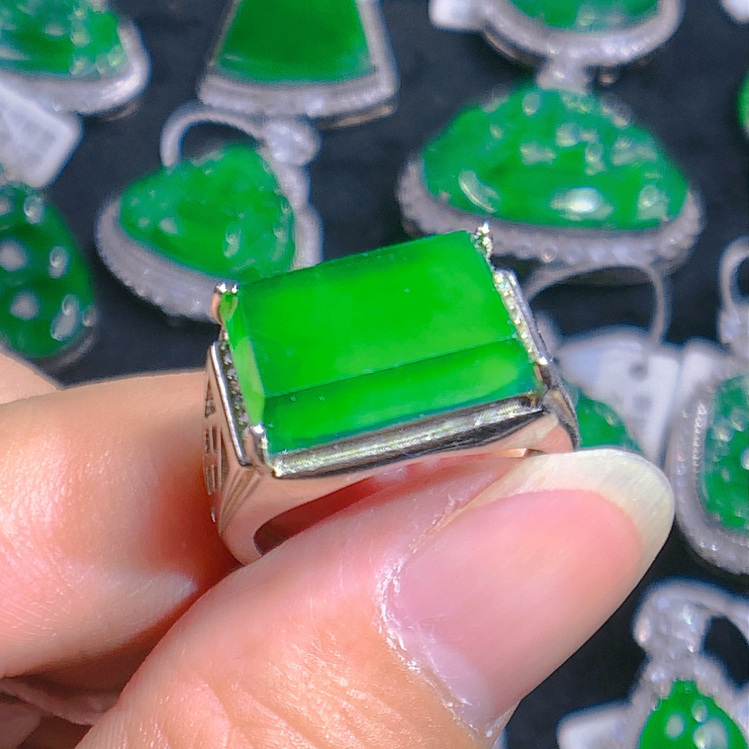 翡翠颈饰银S925镶嵌戒指