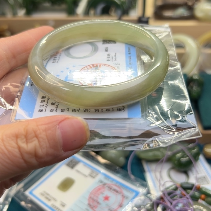 和田玉手镯未镶嵌58.5圈围52381