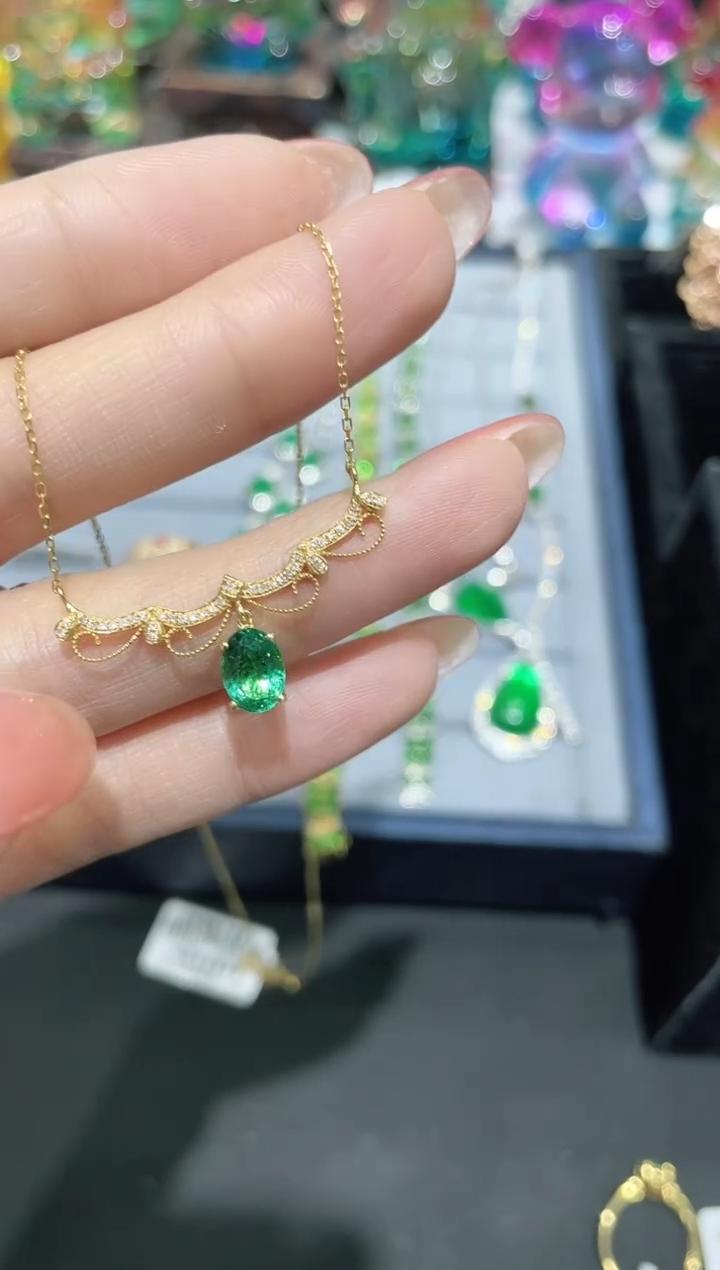 18K金镶嵌天然祖母绿项链锁骨链