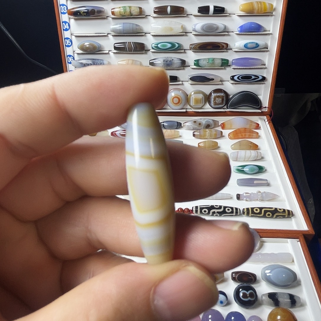 上***）玛瑙/玉髓未镶嵌裸珠