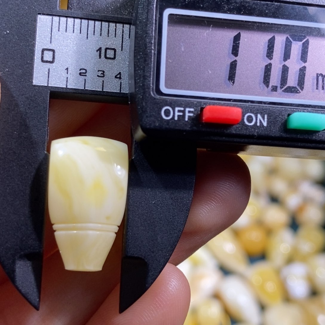 未镶嵌蜜蜡裸石配饰