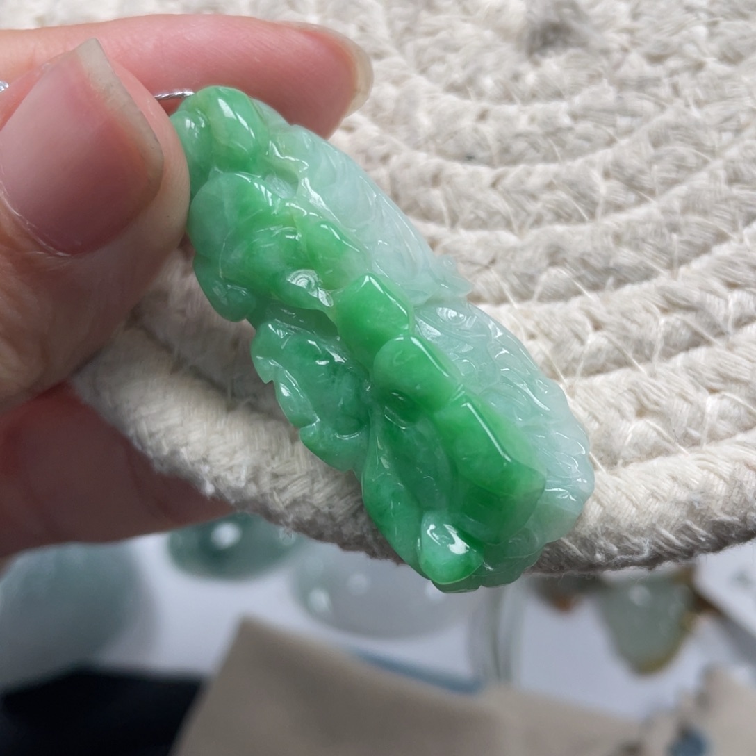 翡翠未镶嵌颈饰天然A货缅甸翡翠