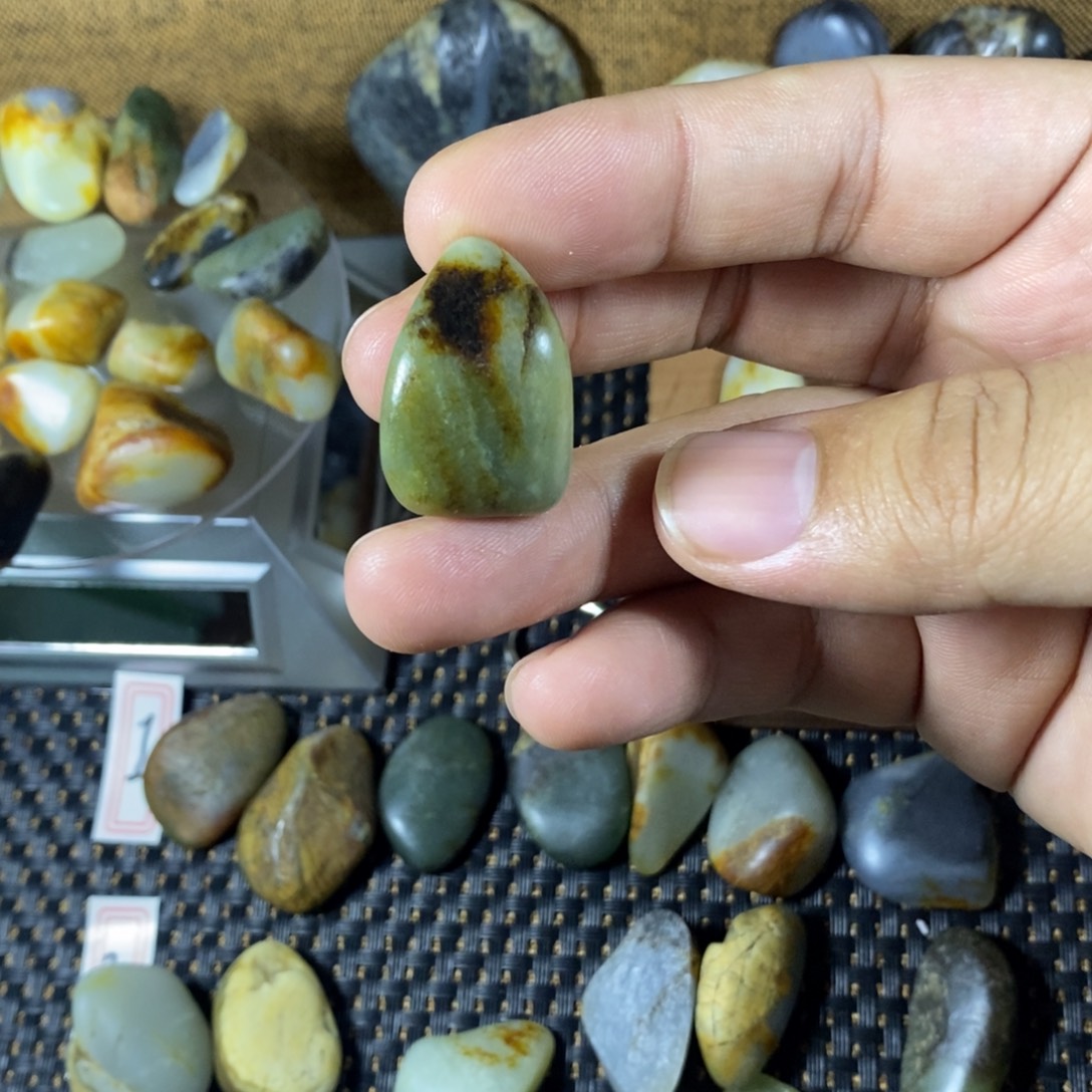 王***）和田玉（糖玉）未镶嵌挂件