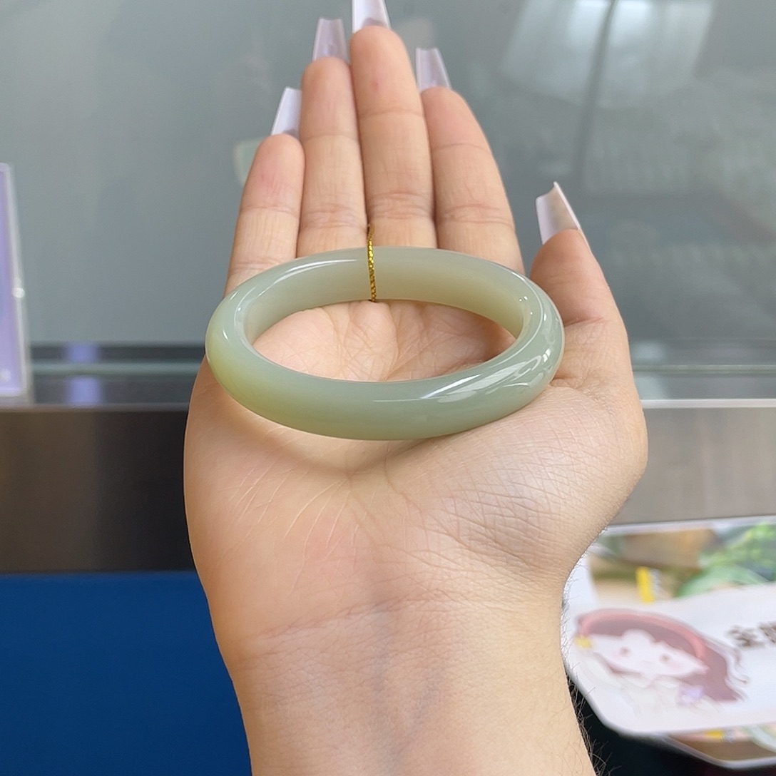 和田玉未镶嵌手镯