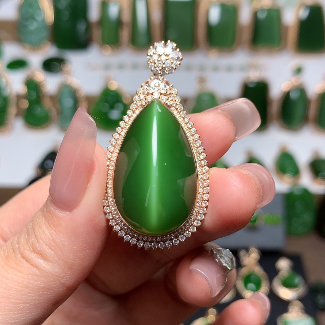 和田玉（碧玉）吊坠18K金镶嵌