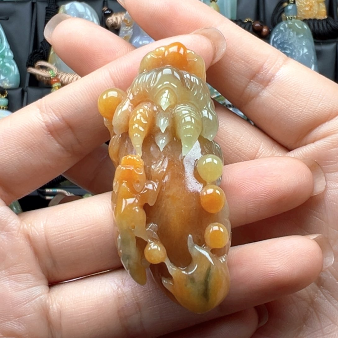 翡翠颈饰未镶嵌貔貅