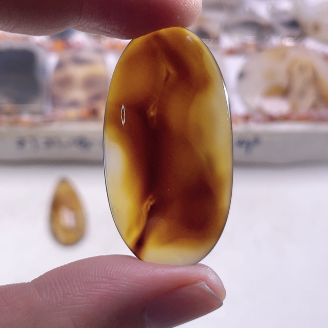 玛瑙/玉髓未镶嵌珠宝奇石