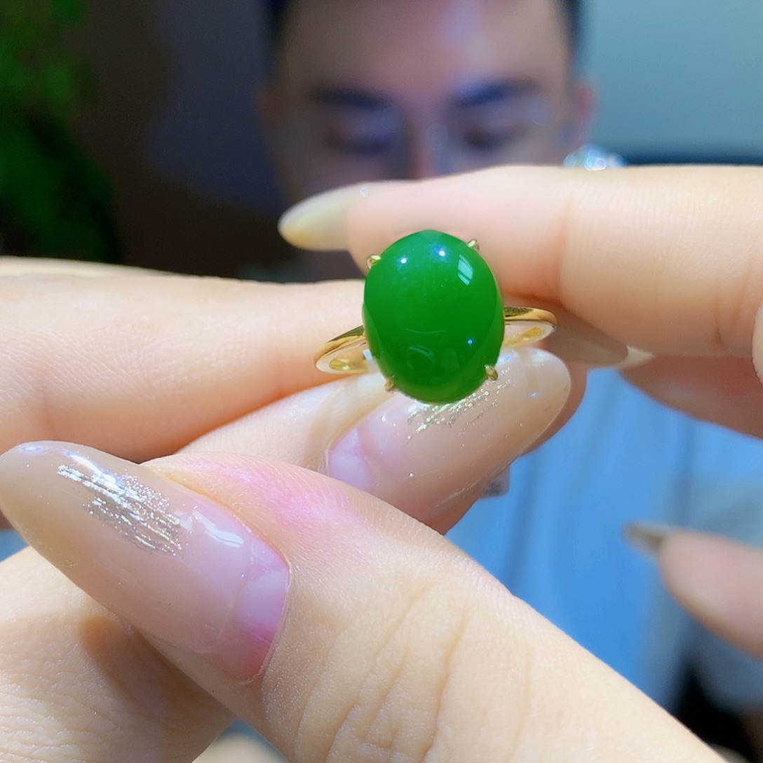 18K金镶嵌戒指和田玉（碧玉）