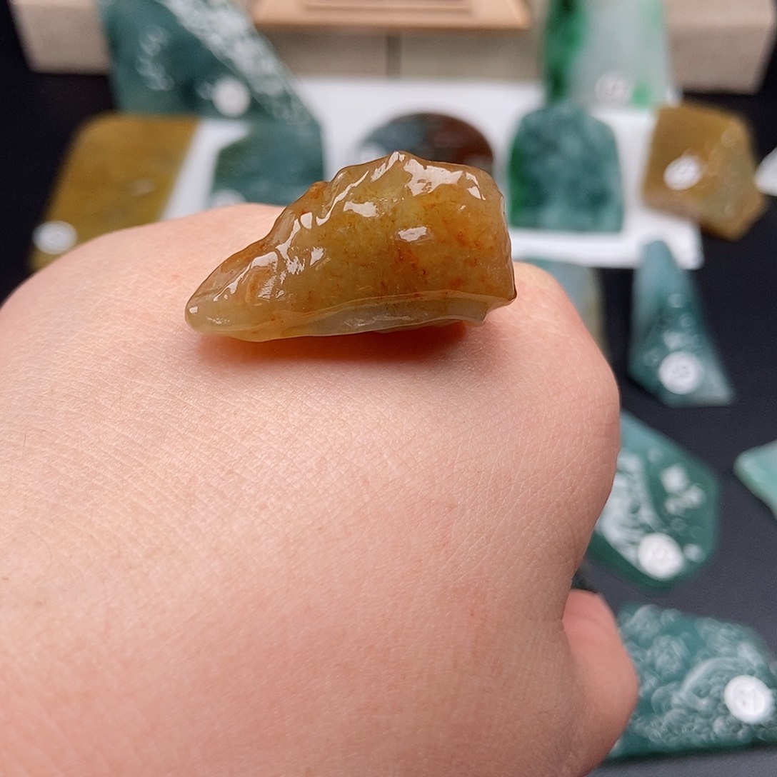 翡翠颈饰未镶嵌翡翠