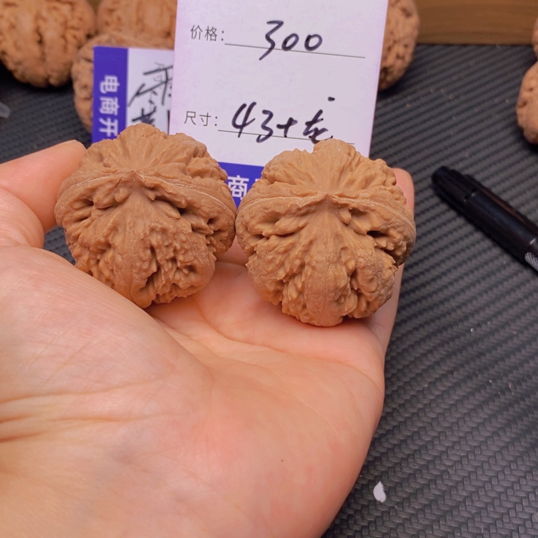 羡***魚文玩核桃霸王龙核桃