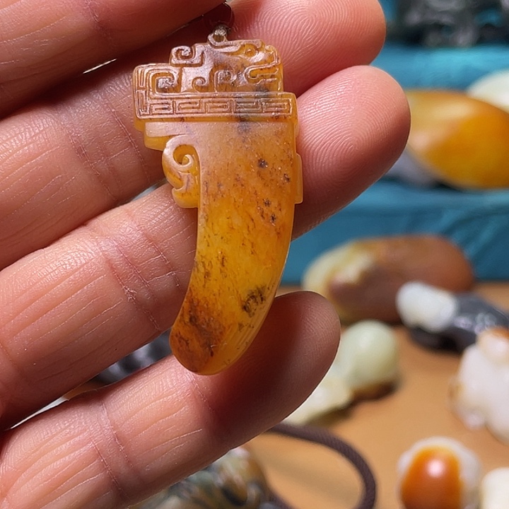 坤***海和田玉未镶嵌颈饰