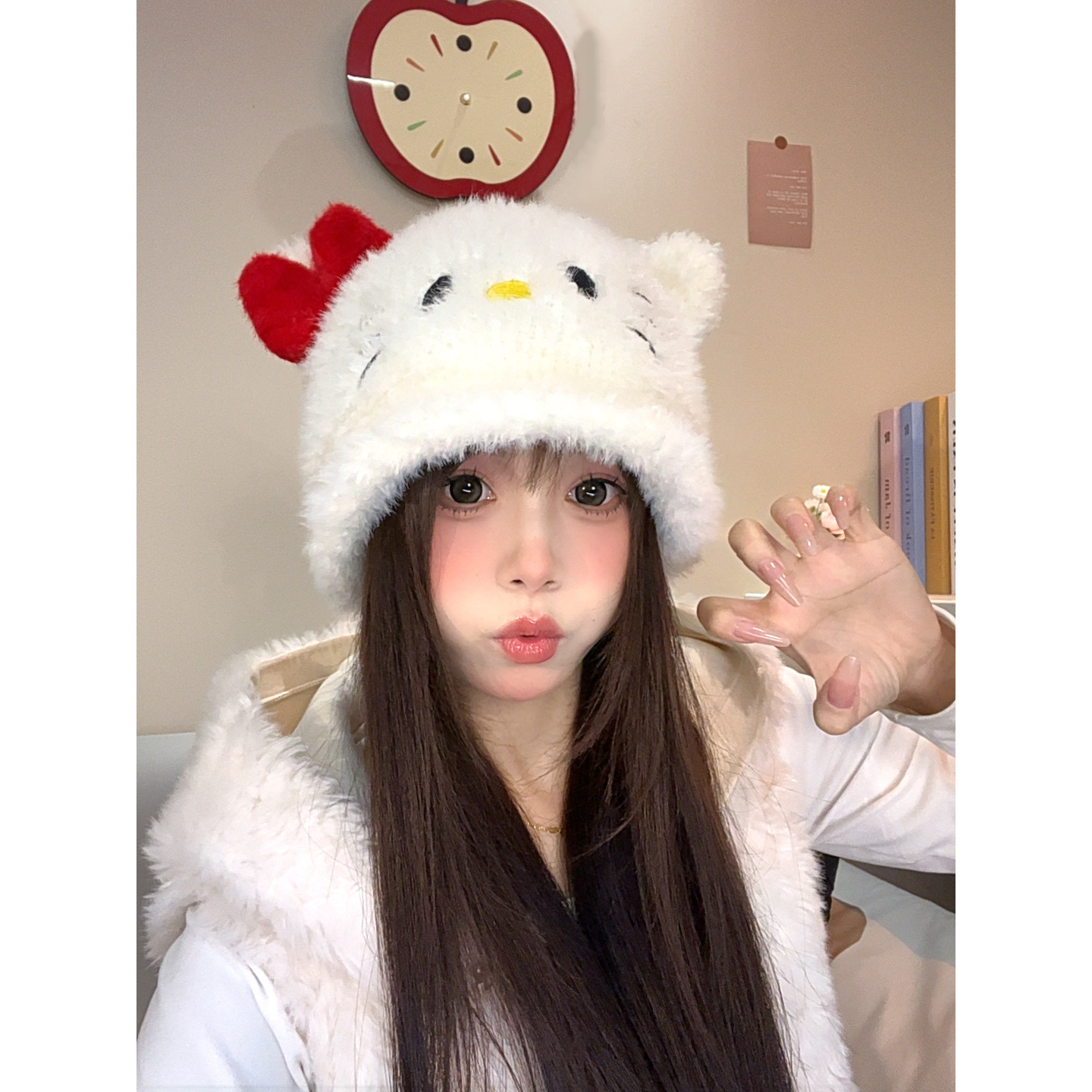 可爱Kitty猫毛绒护耳帽女秋冬甜美保暖显脸小包头帽