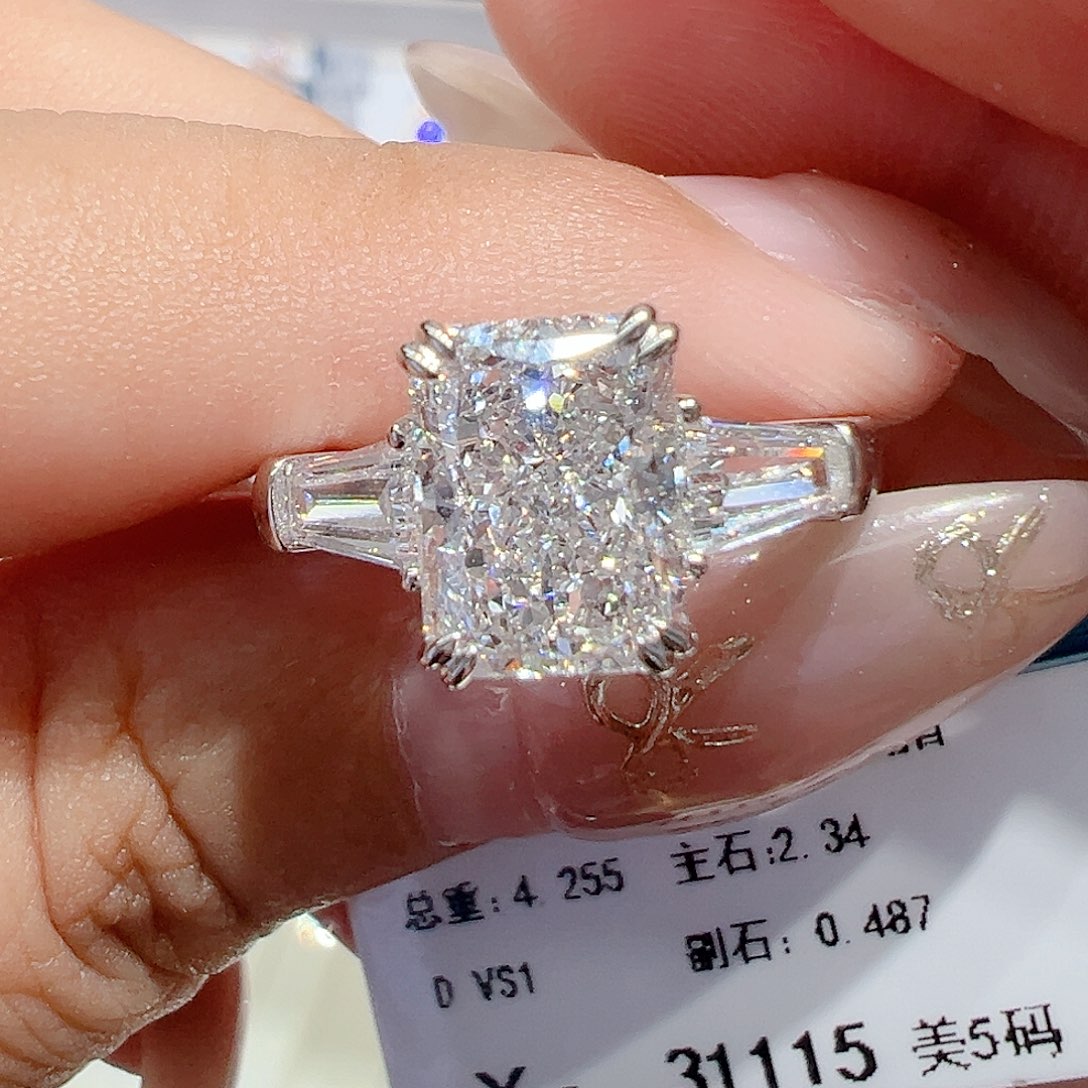 实验室培育钻石18K金镶嵌2.34ct
