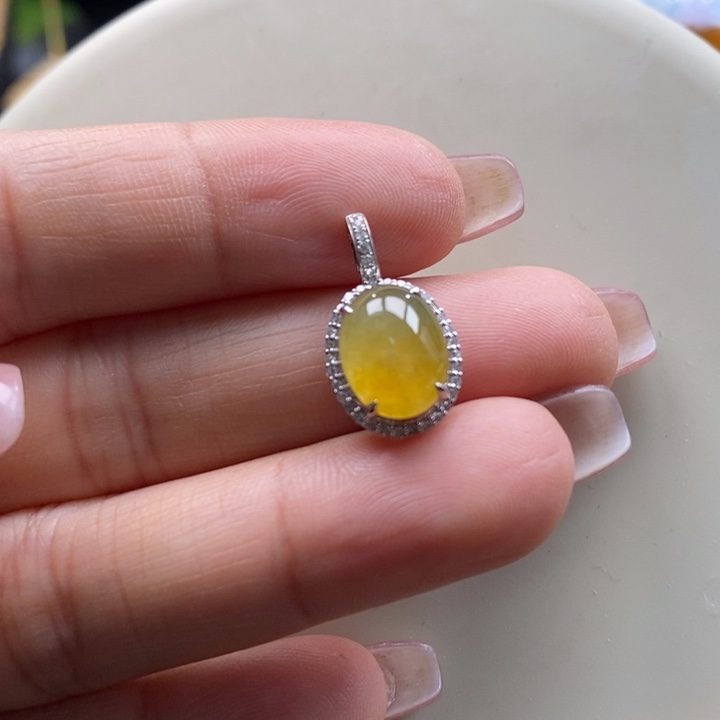 翡翠吊坠(不含链)18K金镶嵌翡翠冰黄旦面吊坠