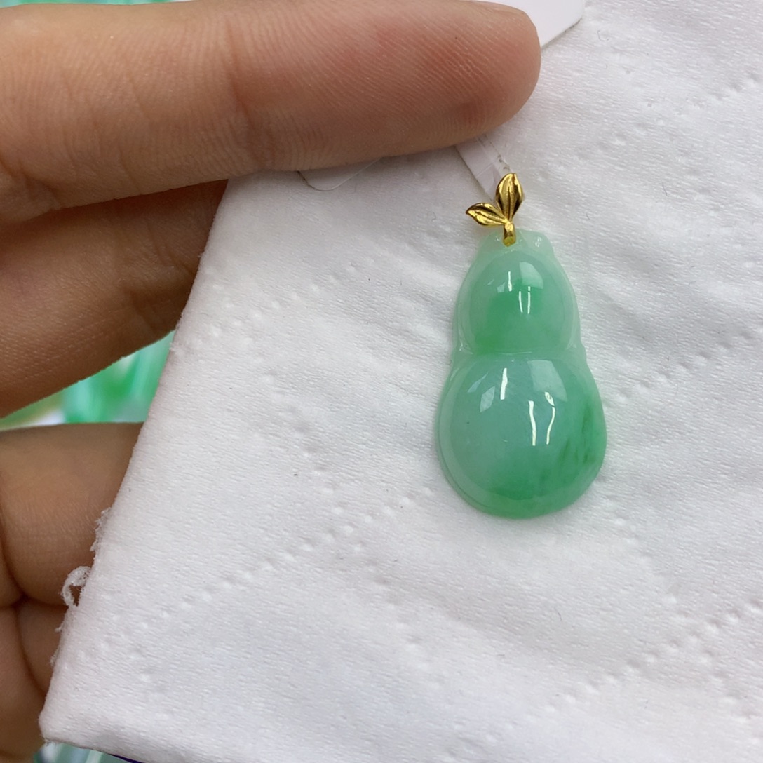 翡翠18K金镶嵌颈饰翡翠