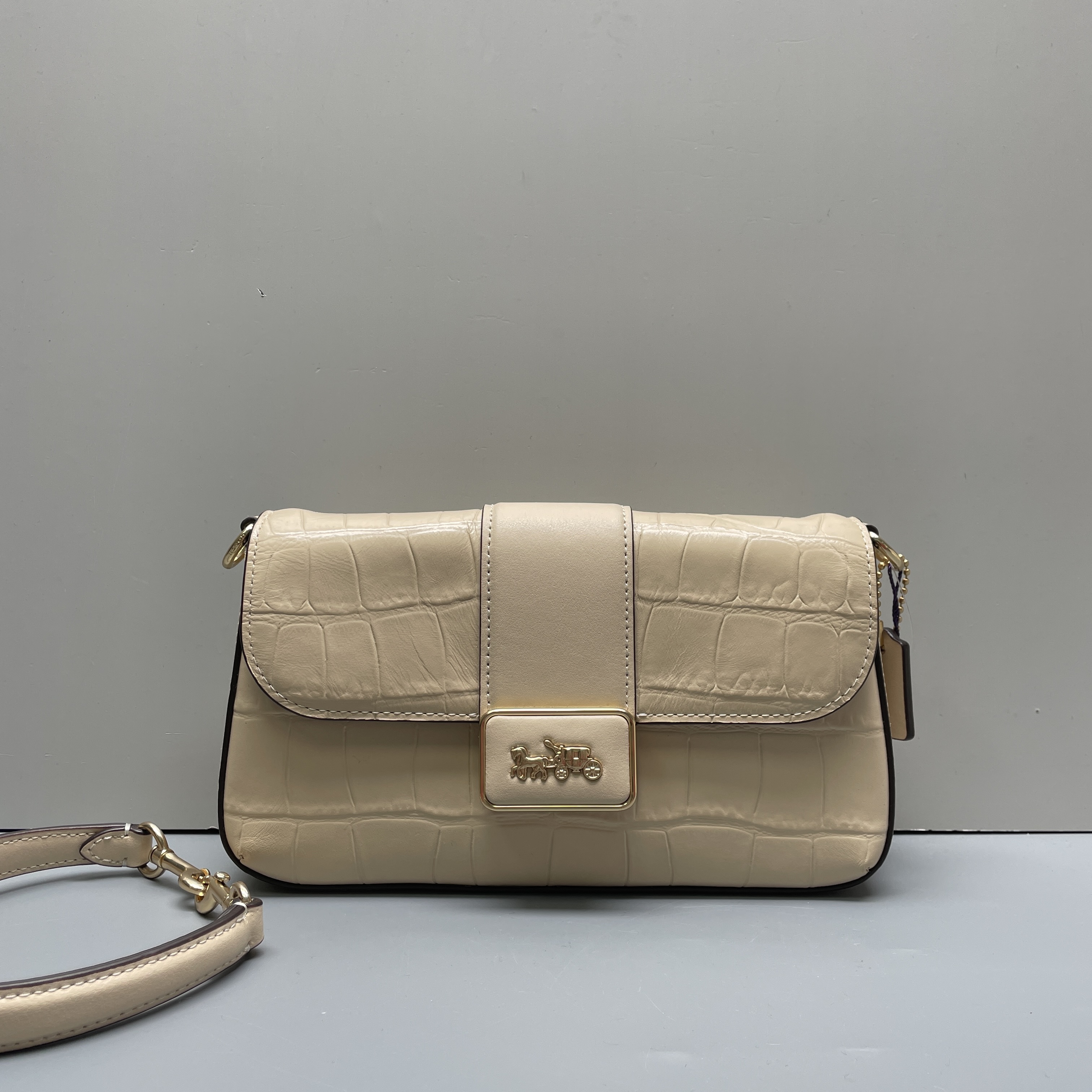 99新 COACH/蔻驰 grace米色压纹小酒神包少链条22*12*5cmM121901