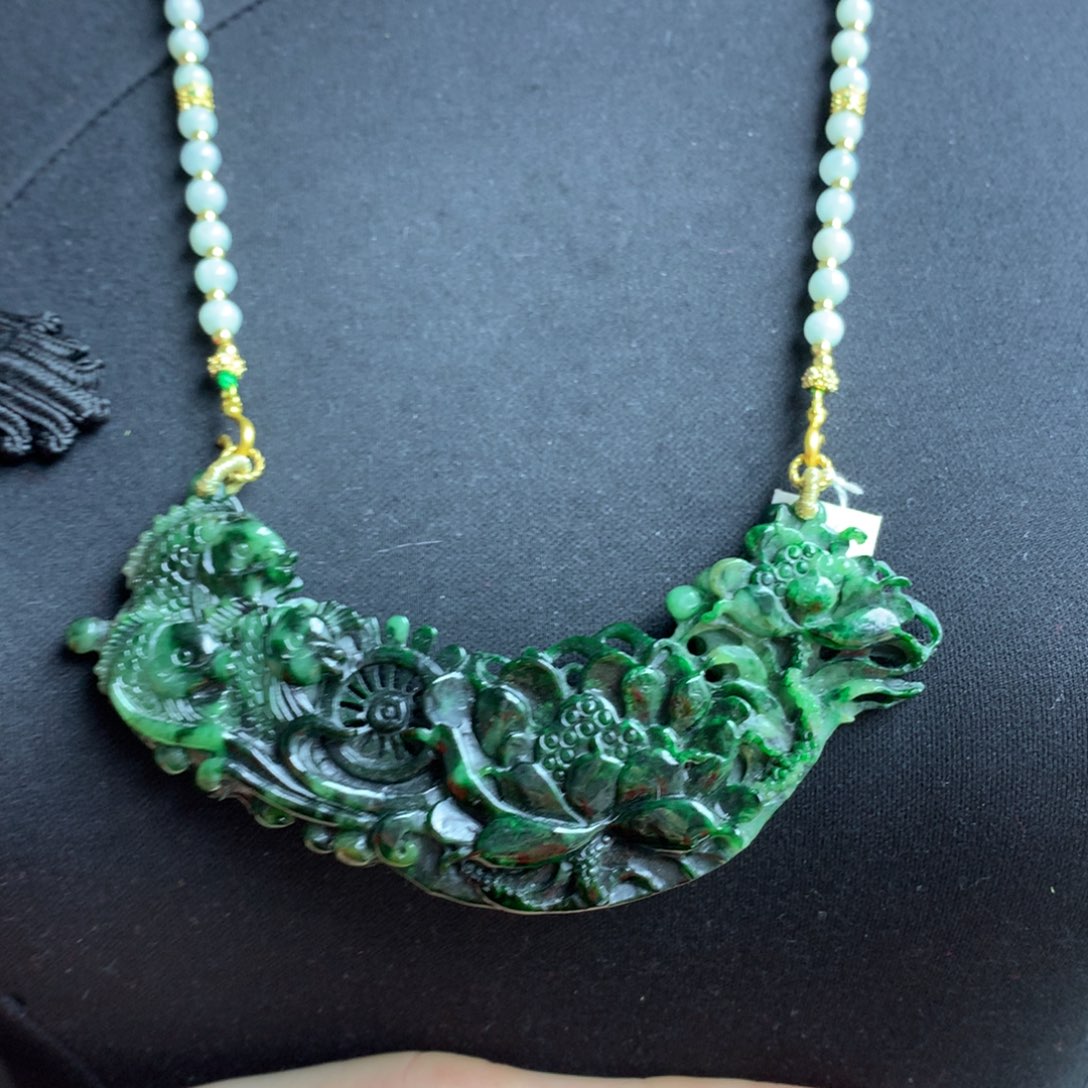 翡翠颈饰未镶嵌翡翠