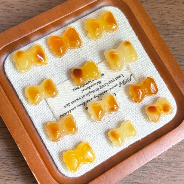 俏色蝴蝶结，琥珀蜜蜡原矿，打孔需联系客服，(多样性发其一))
