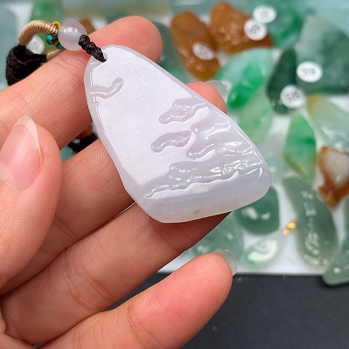 翡翠未镶嵌颈饰随型