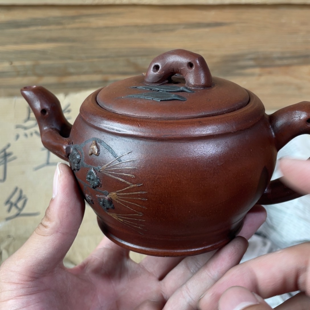 茶壶紫砂老厂紫砂壶一件。