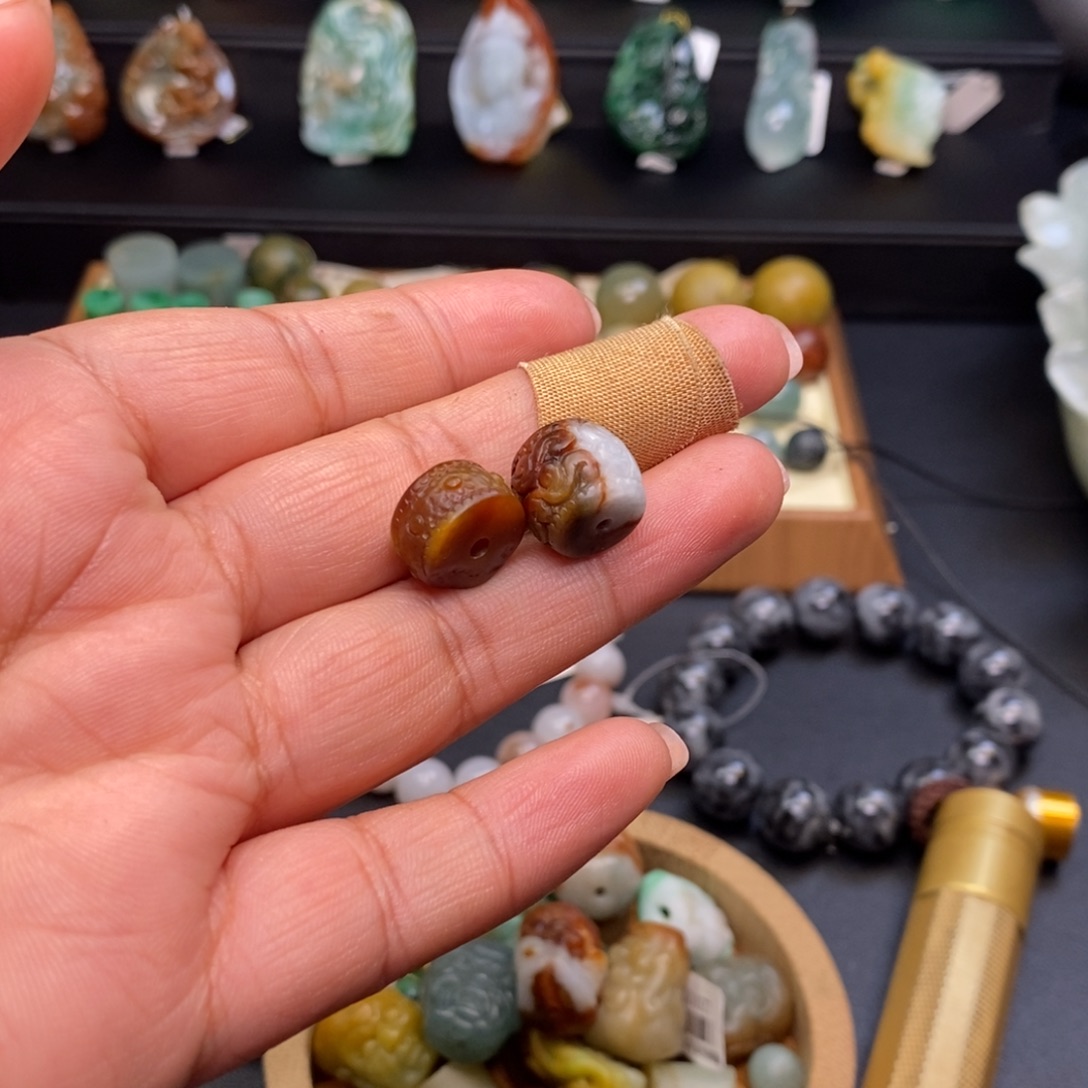 小***学翡翠未镶嵌毛衣链