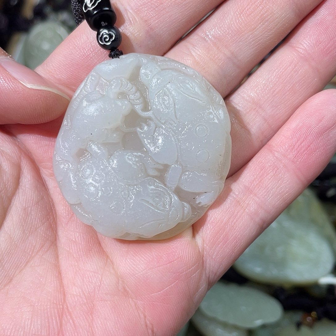 和田玉未镶嵌颈饰