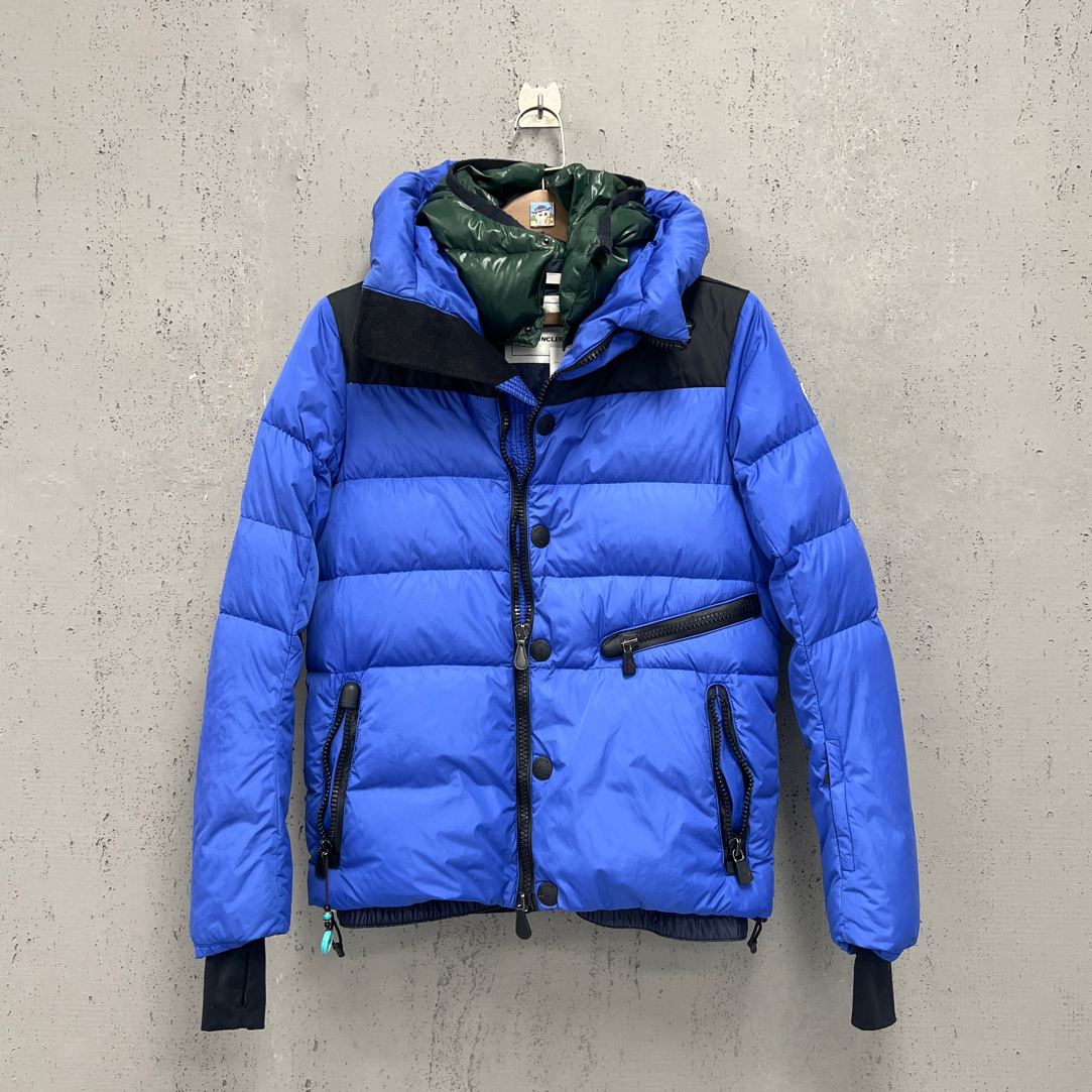 95新 MONCLER moncler蒙口蓝色小刺绣标羽绒服1码有污渍