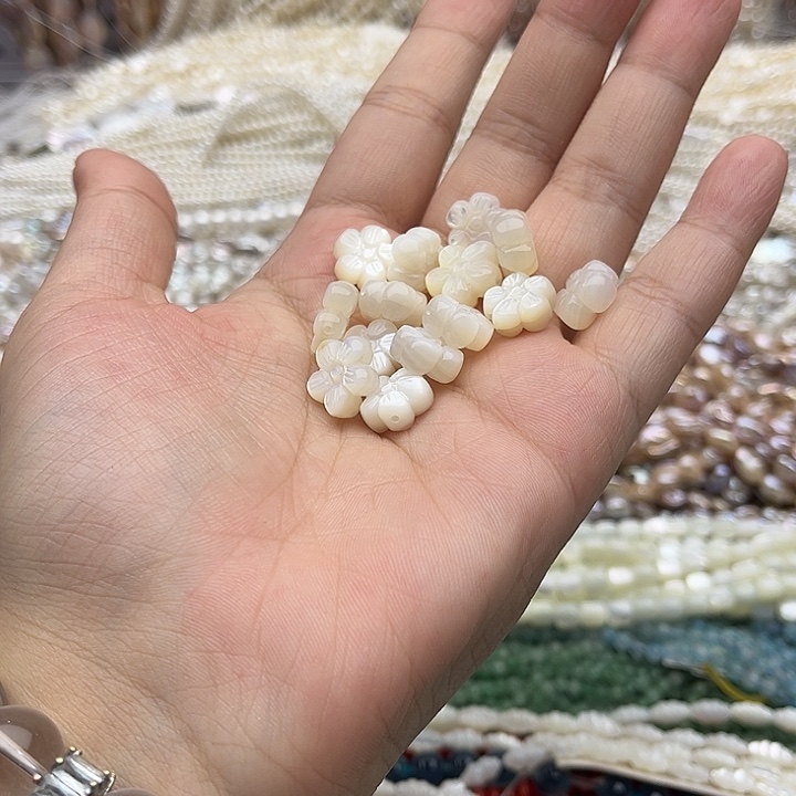 未镶嵌玛瑙/玉髓珠宝半成品3个11-13mm左右白蝶贝花