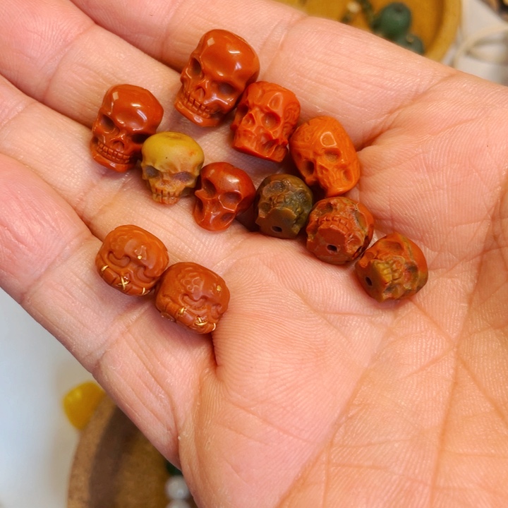 南红玛瑙南红小吊坠多样性发货合金