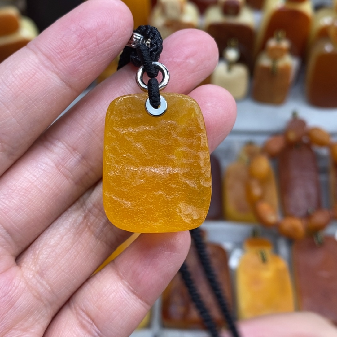 蜜蜡未镶嵌珠宝奇石