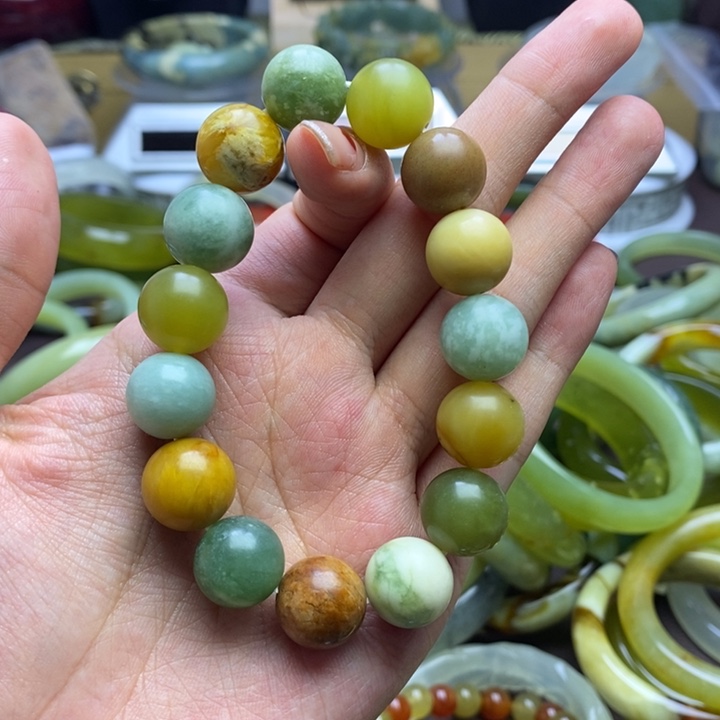 蛇纹石玉手镯未镶嵌