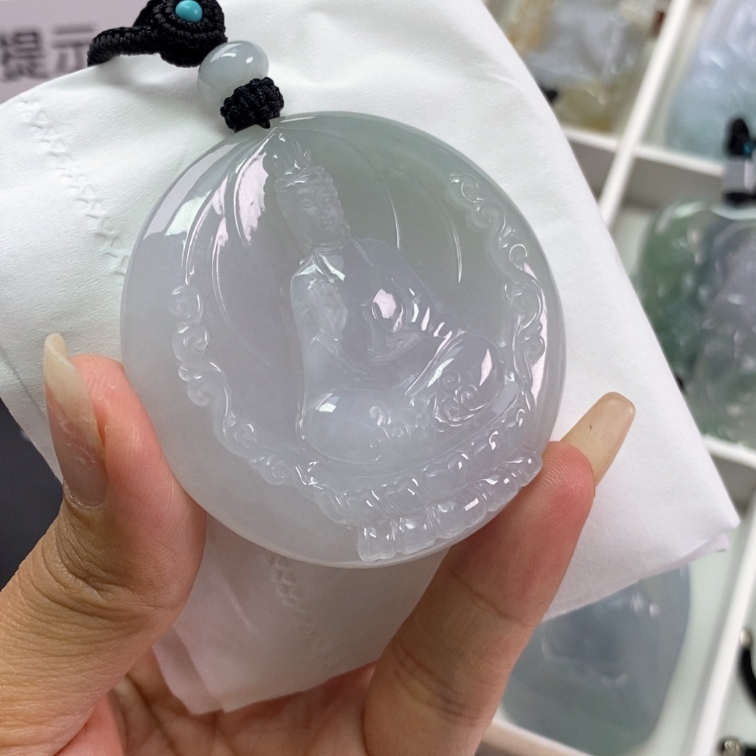 翡翠挂件未镶嵌翡翠