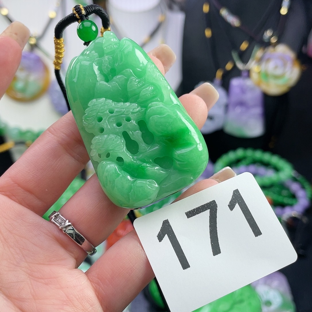 翡翠未镶嵌吊坠(赠链)