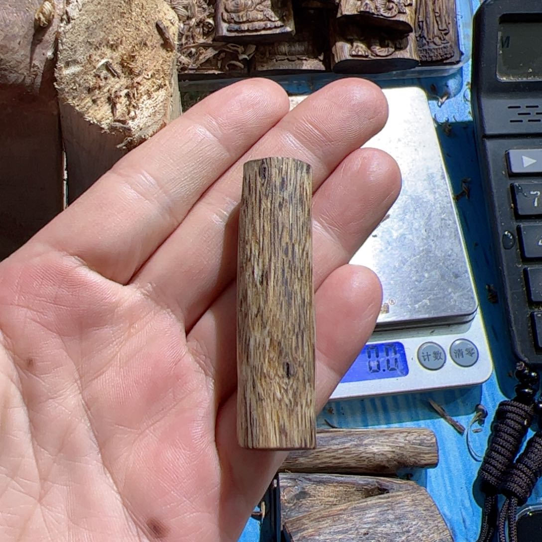 沉香吊坠陆河素牌5.3克