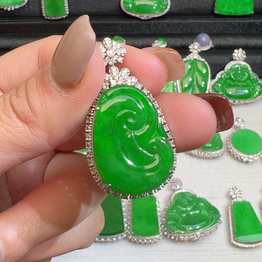 翡翠吊坠(不含链)18K金镶嵌