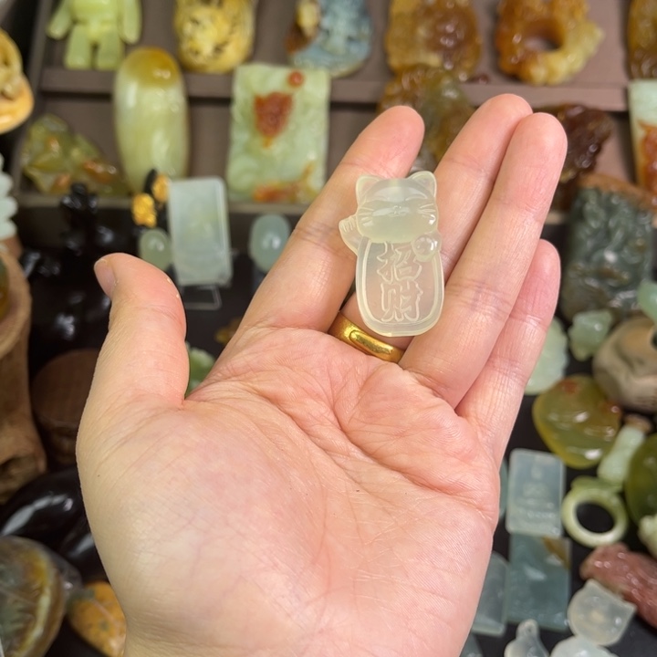 蛇纹石玉未镶嵌颈饰