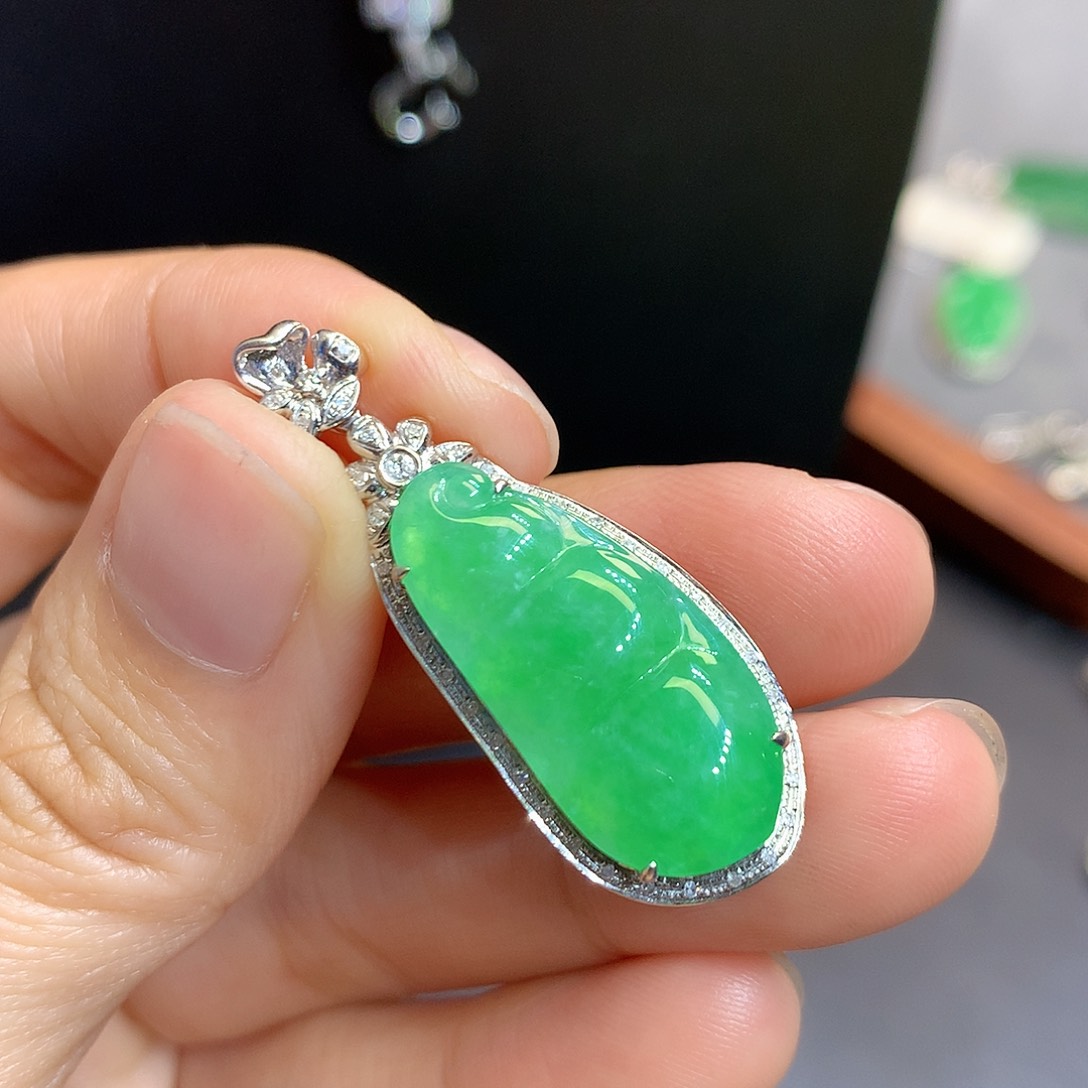 翡翠吊坠(不含链)18K金镶嵌