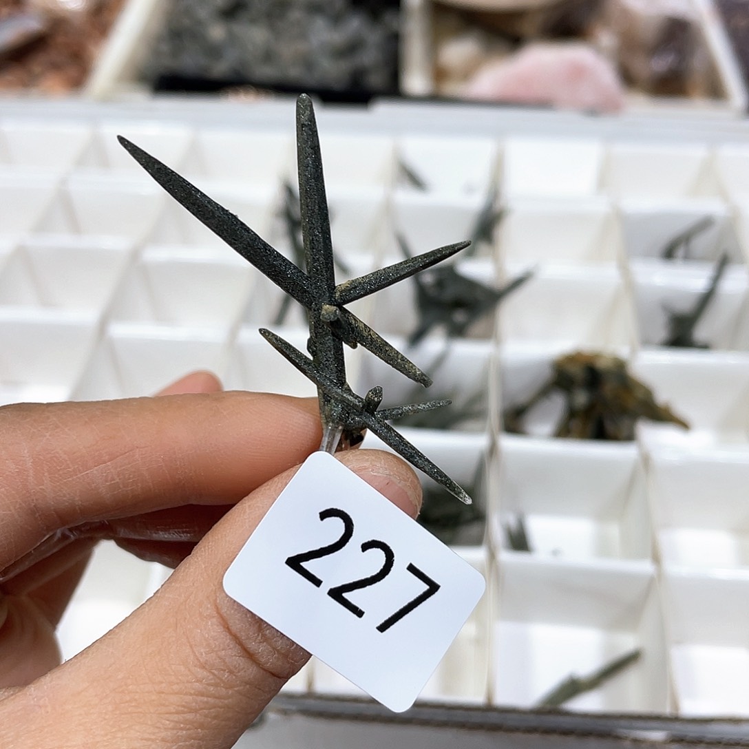 水晶摆件……未镶嵌