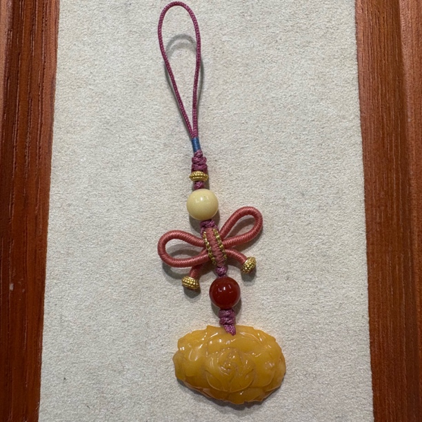 蜜蜡小挂件搭配南红