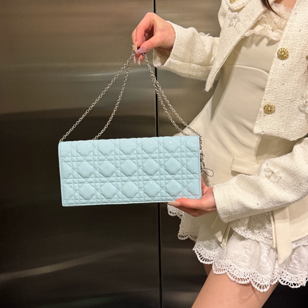 95新 DIOR/迪奥 95新婴儿蓝银扣横版woc斜挎包